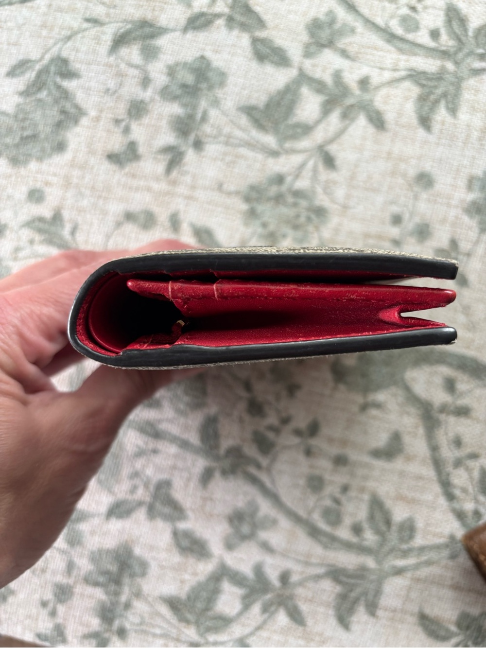 EUC Gucci Limited Edition GG Supreme Heart Snake Wallet. - Picture 10 of 12